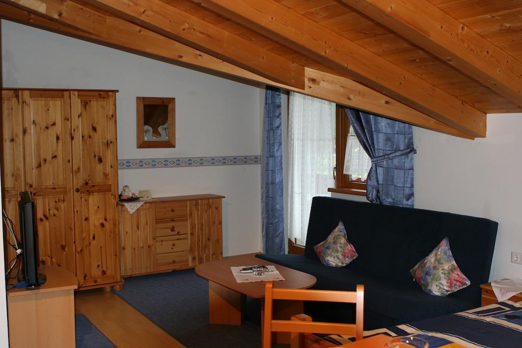 ホテル Haus Hildegard ノイシュティフト・イム・シュトゥーバイタール 部屋 写真