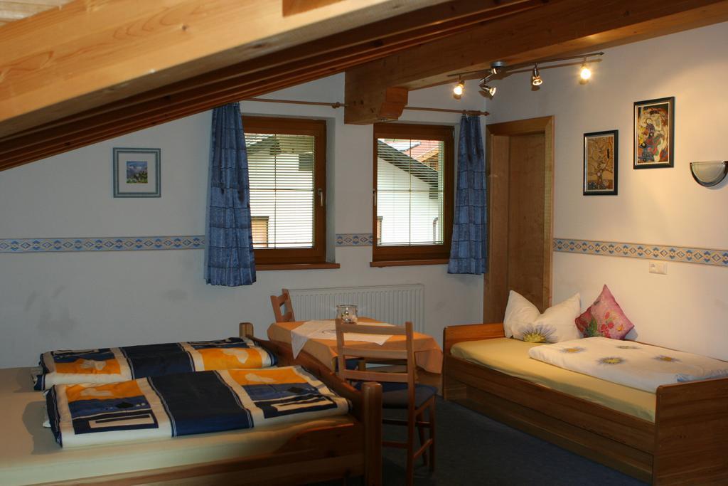 ホテル Haus Hildegard ノイシュティフト・イム・シュトゥーバイタール 部屋 写真