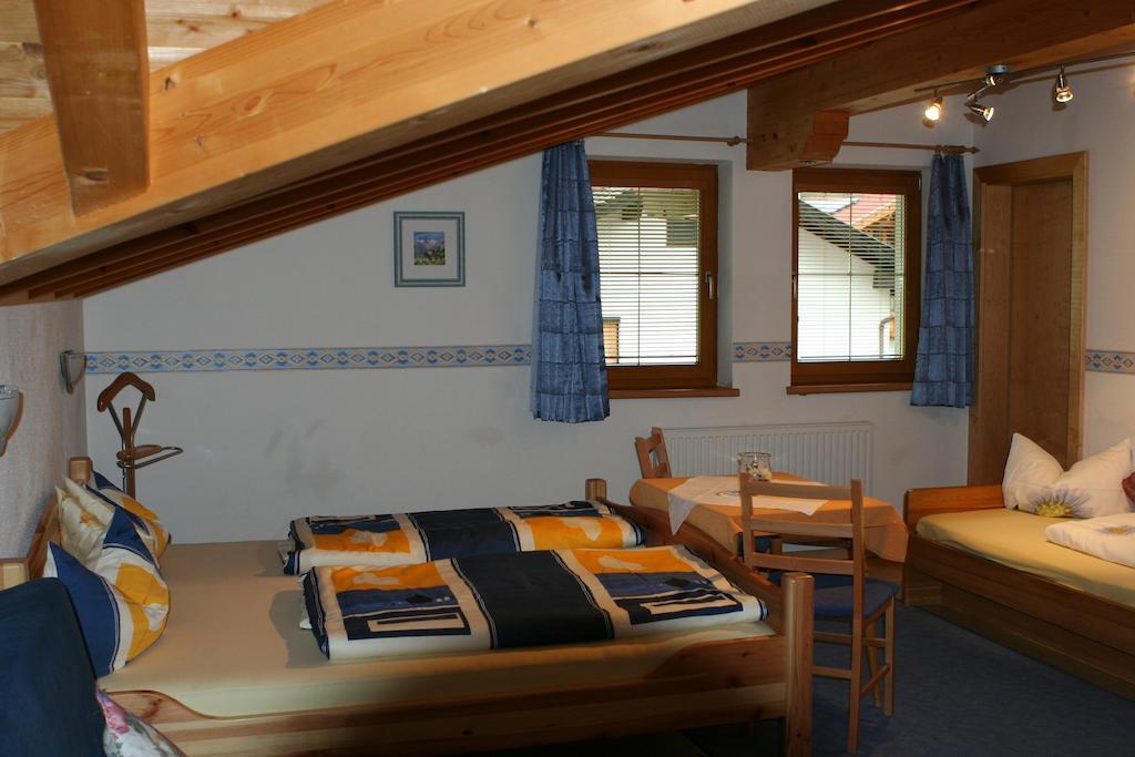 ホテル Haus Hildegard ノイシュティフト・イム・シュトゥーバイタール 部屋 写真