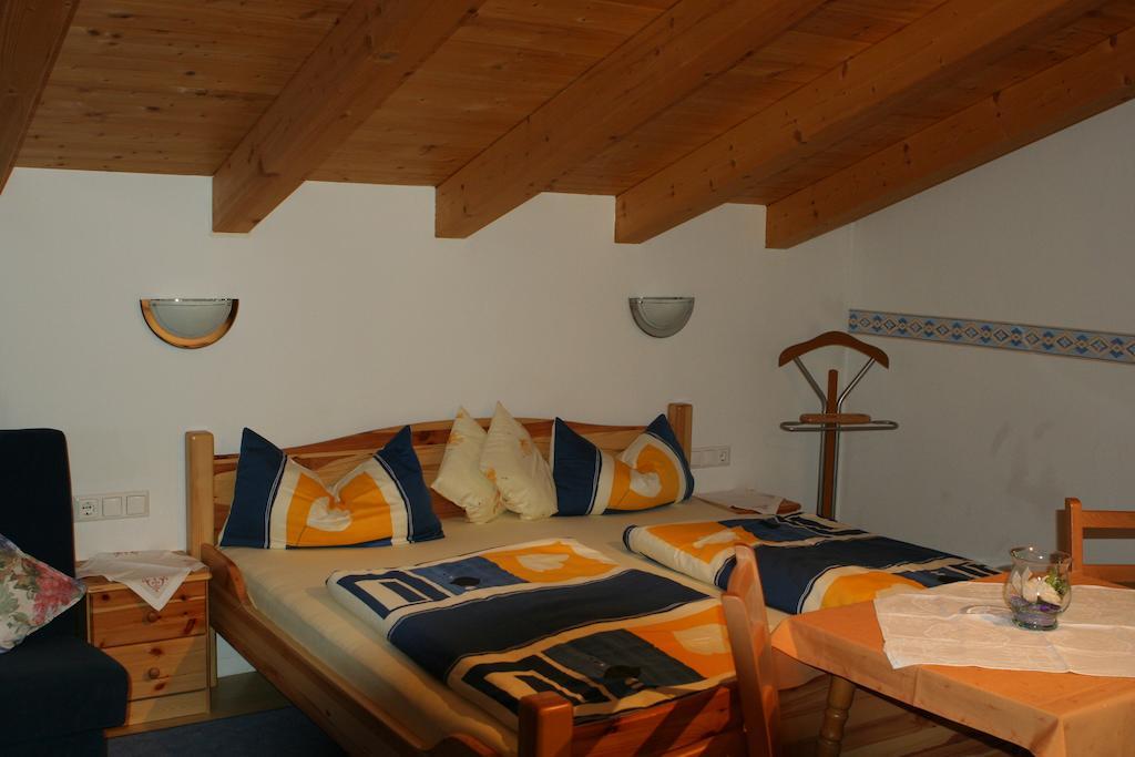 ホテル Haus Hildegard ノイシュティフト・イム・シュトゥーバイタール 部屋 写真