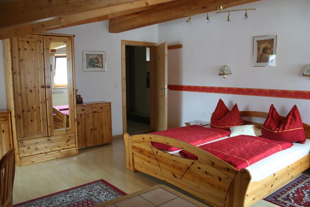 ホテル Haus Hildegard ノイシュティフト・イム・シュトゥーバイタール 部屋 写真