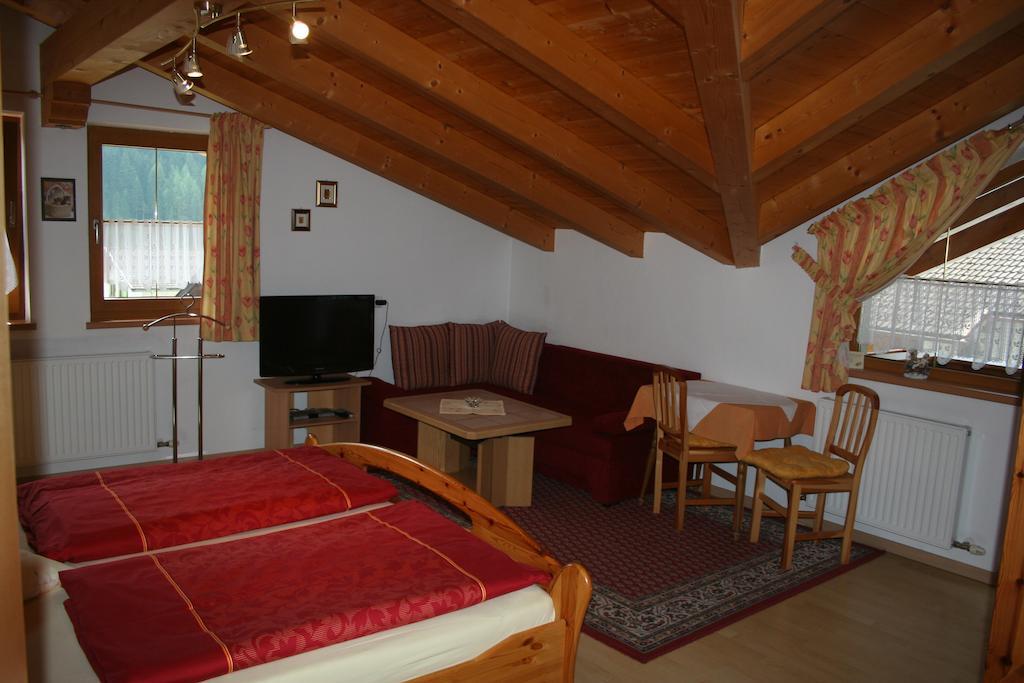 ホテル Haus Hildegard ノイシュティフト・イム・シュトゥーバイタール 部屋 写真